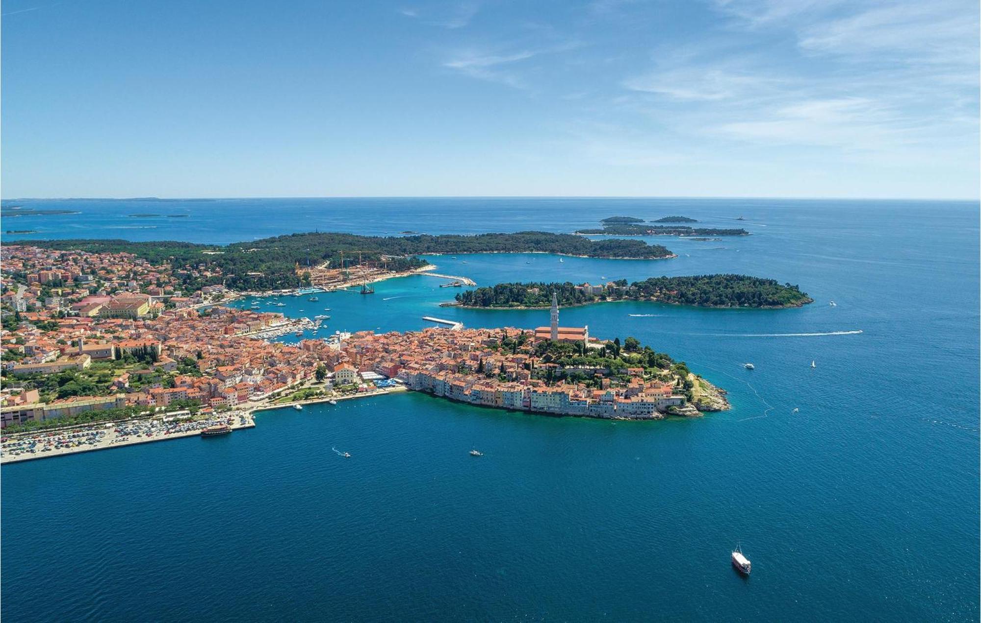 Lovely Apartment In Rovinj With Kitchen エクステリア 写真