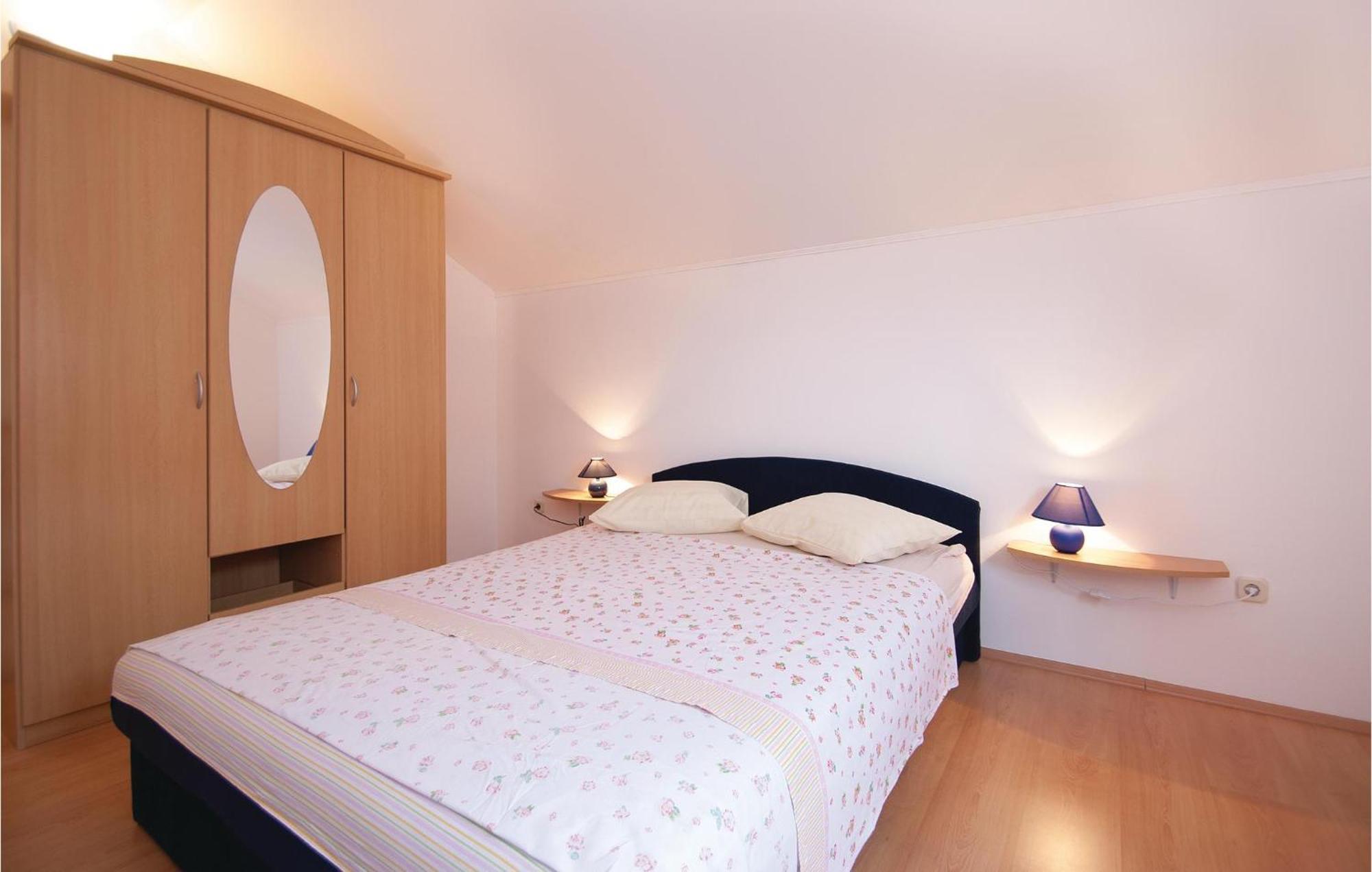 Lovely Apartment In Rovinj With Kitchen エクステリア 写真