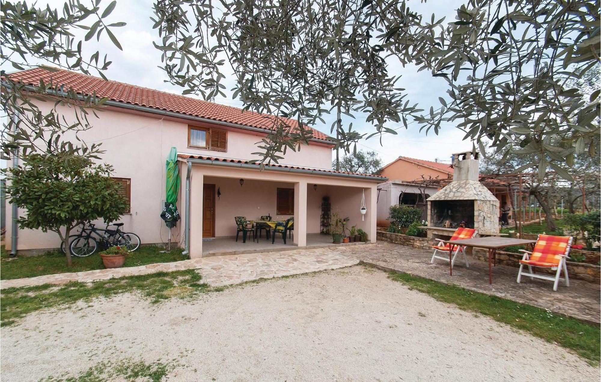 Lovely Apartment In Rovinj With Kitchen エクステリア 写真