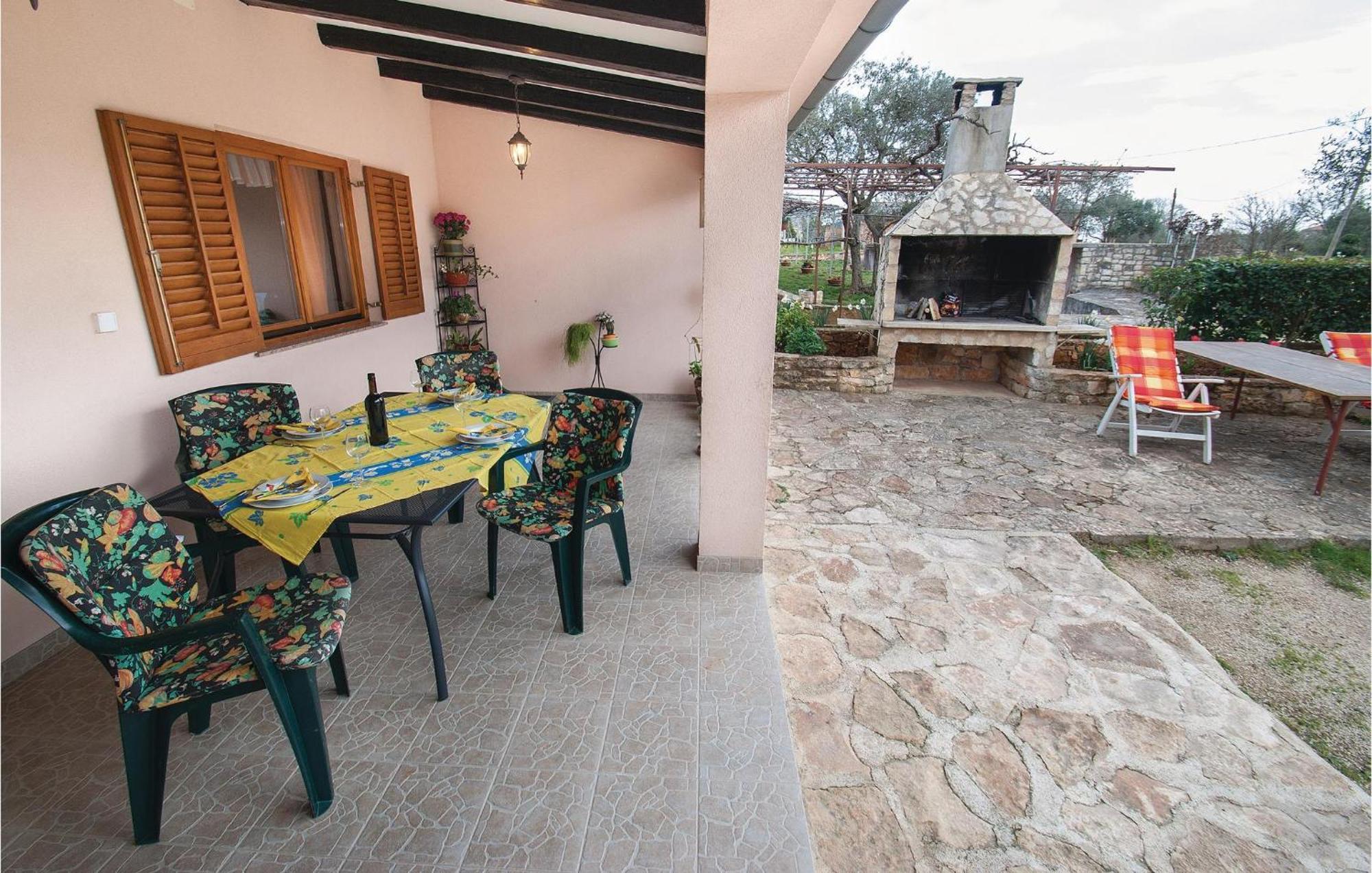 Lovely Apartment In Rovinj With Kitchen エクステリア 写真
